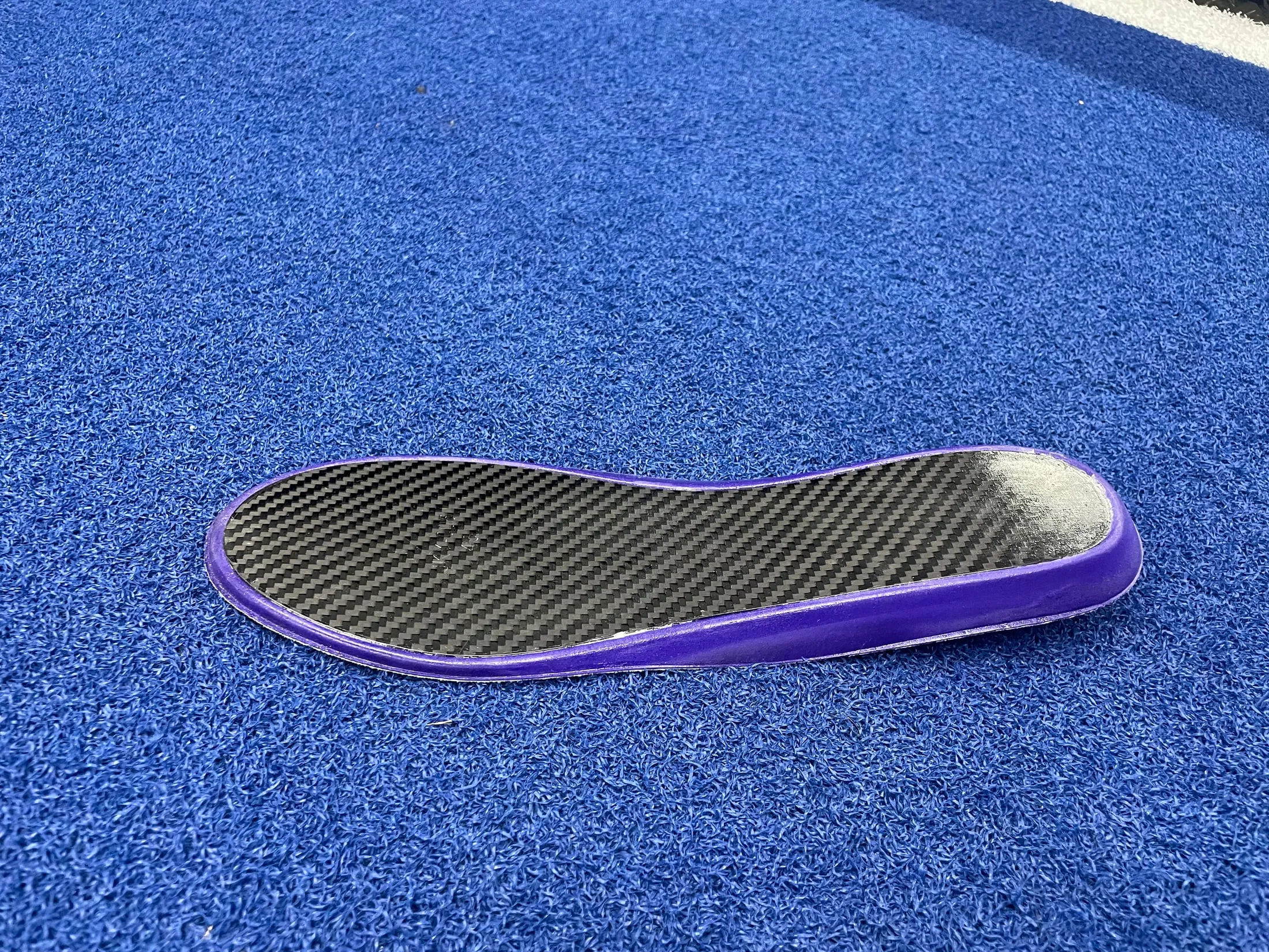 The contoured arch and carbon plate of the CRBN V2 from above